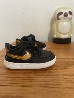Nike Baby Force 1 Black and Gold Low-Top Sneaker